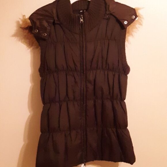 LAST CHANCE!! Takeout 90's Y2K Dark brown puffer vest  with faux fur hood M - Picture 1 of 3
